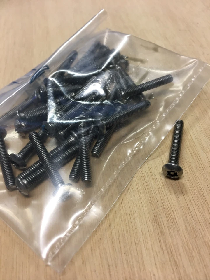 VITE ACCIAIO INOX M4X25 TESTA CILINDRICA BOMBATA IMPRONTE TORX PLUG SIC. 30 PZ - Immagine 1 di 1