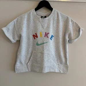 NIKE Grey Colourful Logo 13-15 YEARS Girls Short Sleeve Crop Sweatshirt Y2K - Picture 1 of 7