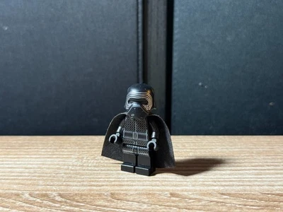 LEGO STAR WARS Supreme Leader Kylo Ren Minifigure w/ Cape sw1061 - Image 1 of 3