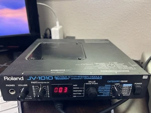 Roland JV-1010 64 Voice Synthesizer Module Midi - Picture 1 of 4