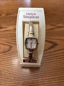 Vintage New Old Stock Lifestyle Ladies Bangle Quartz Watch - Picture 1 of 4