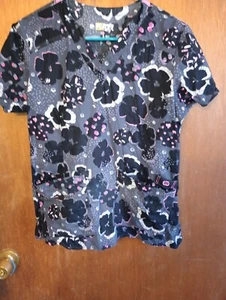 Small Women's Nurse Scrub Top Pink & Black - Picture 1 of 5