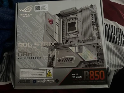 ASUS ROG STRIX B850-G GAMING WIFI AMD B850 Socket AM5 micro ATX Foto 1 de 2