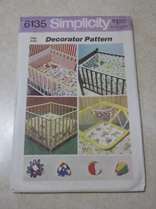 SIMPLICITY #6135 VTG 1973 - BUMPER GUARDS/ SHEETS/CRIIB TOYS - ONE SIZE - UNCUT - Imagen 1 de 4