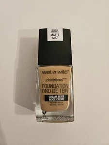 WET N WILD PHOTO FOCUS MATTE/DEWY FOUNDATION 30ML- CREAM BEIGE - Picture 1 of 4