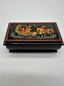 RUSSIAN Hand Painted Lacquer 3 HORSES 2 Figures Troika Sleigh PALEKH Signed - Picture 1 of 9
