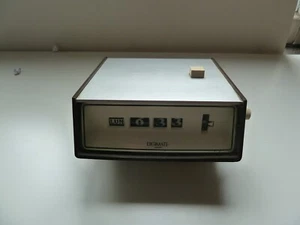 Ancienne vintage Digimate Japan flip clock alarm sleek designed pendule SA201 - Picture 1 of 12