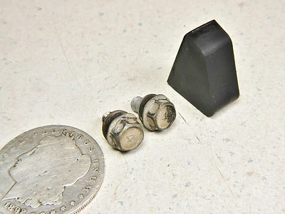 78 SUZUKI GS400 CYLINDER HEAD TIMING CHAIN GUIDE SLIDER & BOLTS Foto 1 de 4