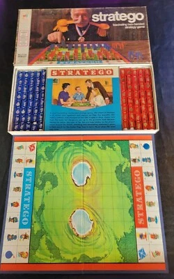 VINTAGE STRATEGO BOARD GAME 100% COMPLETE 1975 MILTON BRADLEY - Image 1 of 4