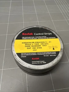 CÁMARA DE FOTOGRAFÍA DE PELÍCULA VINTAGE TIRAS DE CONTROL DE HOJALATA KODAK EE. UU. - Imagen 1 de 4