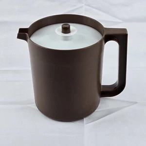 Vintage Tupperware Pitcher 1575 Go Between 1.5 Qt Brown Push Button Seal - Picture 1 of 7