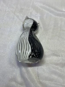 "Estatuilla de gato a rayas blancas negras transparentes de vidrio artístico parte inferior pulida de 4"" de alto" - Imagen 1 de 3