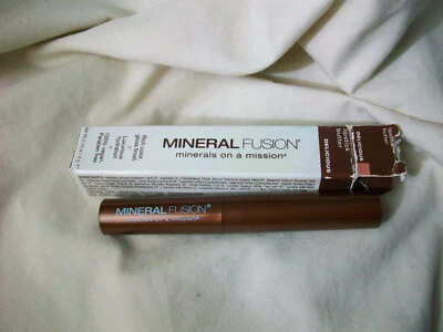 Lápiz Labial Mineral Fusion Mantequilla o Lápiz Labial Brillo Acabado Nuevo en Caja Elige Tono Foto 1 de 2