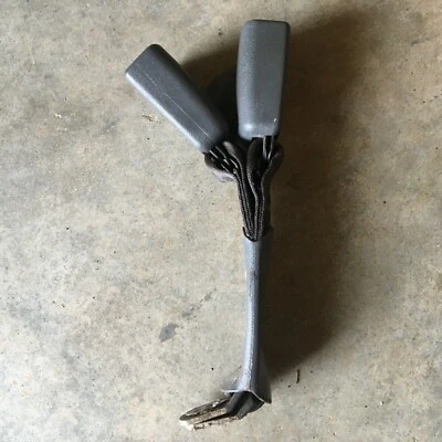 00 01 02 2000 OLDSMOBILE INTRIGUE CINTURÓN SEGURIDAD TRASERO HEBILLAS GRIS Foto 1 de 3