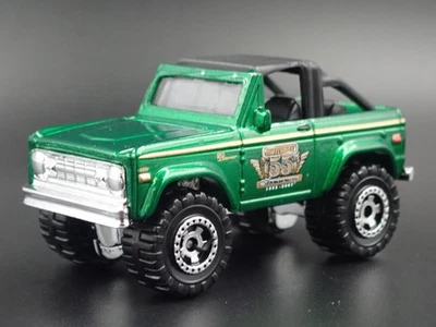 1972 72 Ford BRONCO 4X4 fuori Strada W Hitch Verde 1:64 Scala Modellino Auto - Immagine 1 di 4