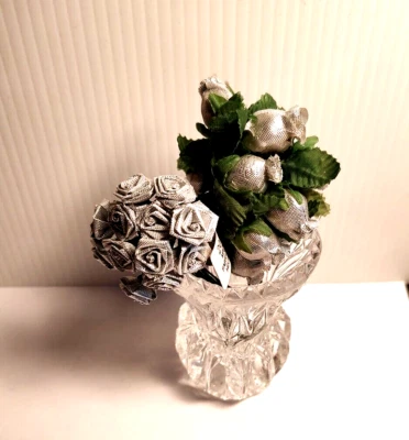 Rosas y brotes miniatura con tallo de cinta PLATEADO 12 cada uno Foto 1 de 4