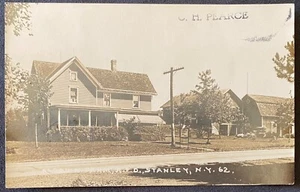 STANLEY NY foto reale CARTOLINA RPPC ALDRICH FARM ~ Boarders hotel cene garage - Foto 1 di 2