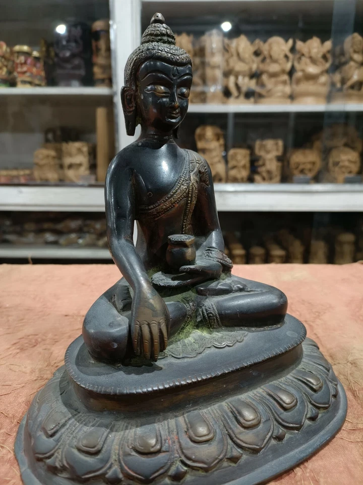 Estatua de Buda vintage de metal | Ídolo de Buda hecha a mano decoración del hogar meditación Foto 1 de 4