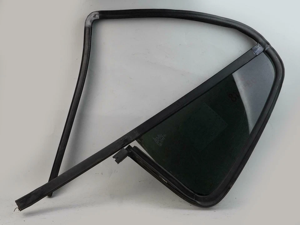 1998 - 2005 Mercedes Benz Ml Class W163 Window Glass Vent Door Rh Right Rear - Image 1 of 4