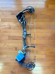 Bowtech Carbon One X Compound Bow Right Hand 70lbs - Picture 1 of 3