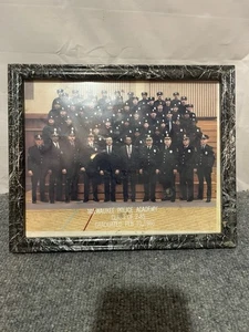 Vintage 1985-86 Milwaukee Police Academy gerahmtes Gruppenklassenbild  - Bild 1 von 8