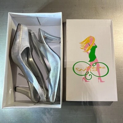 Wild Rose Silver Closed Toe Heels Dress Womens Shoes Size 8 Style UMBEL01 - Image 1 of 4