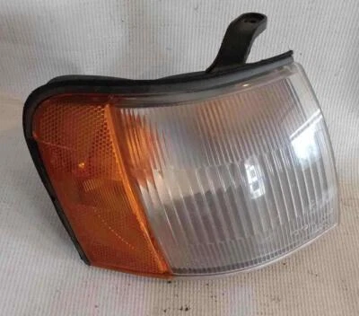 Toyota Tercel 1991-94 luz giratoria derecha usada OEM Foto 1 de 2