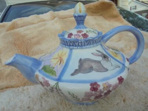TEIERA VINTAGE CERAMICA/PORCELLANA " CONIGLIO CHE CORRE " DA COLLEZIONE #7 - Foto 1 di 8