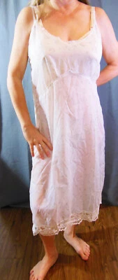 PRECIOSO CAMISÓN DE TELA RESBALADIZA BLANCO INCREÍBLEMENTE TRANSPARENTE L 40 EC Foto 1 de 4