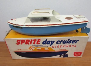 VINTAGE SUTCLIFFE SPRITE DAY CRUISER CLOCKWORK TIN METAL BOAT - Picture 1 of 4
