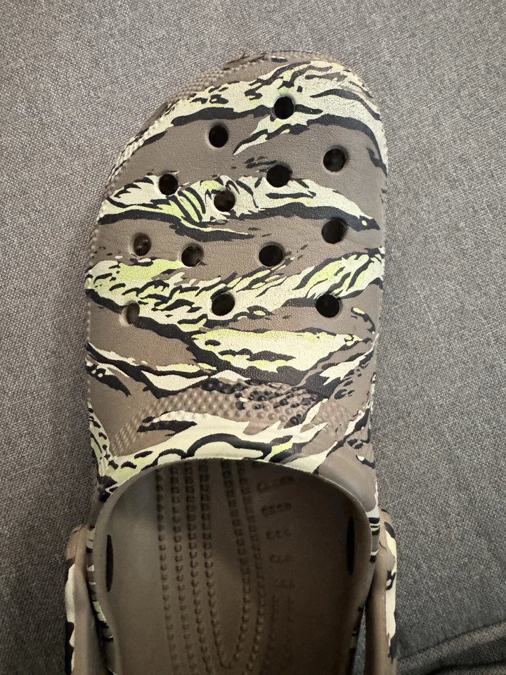 Zueco Clásico Crocs Jóvenes Niños - Verde Multi Digi Camuflaje EE. UU. J6 Foto 1 de 4