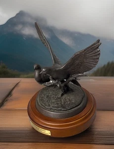 Taubenpaar Bronze Statue "Unter seinen Flügeln" Psalm 91,4 Scott Stearman - Bild 1 von 9