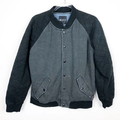 JAQUETA MASCULINA MATIX PRETA E CINZA MANGA ACOLCHOADA ESTILO BOMBARDEIRO FRENTE DE PRESSÃO TAMANHO MÉDIO - Imagem 1 de 4