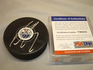 Disco de hockey firmado por Justin Schultz Edmonton Oilers autografiado certificado de autenticidad PSA/ADN 1B - Imagen 1 de 3
