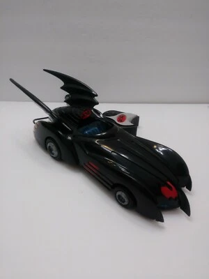 Проводной радиоуправляемый бэтмобиль DC Comics Batman & Robin Hasbro 1997 винтажный с подсветкой - Изображение 1 из 4
