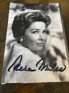 Vera Miles Hand Signed Autograph 4X6 PHOTO With JOHN WAYNE - FAMOUS ACTRESS - Picture 1 of 1