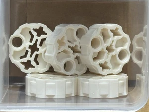 LEGO Parts - White Technic, Axle Connector Block Round - No 98585 - QTY 5 - Picture 1 of 1