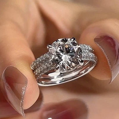 Conjunto de anillo de compromiso nupcial de moissanita de corte redondo de 2,30 TCW enchapado en oro blanco de 14 k Foto 1 de 4