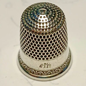 Vintage Sterling Thimble ( Simons Bros Co. ) . ID. Number 534 - Picture 1 of 3