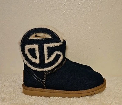 BOTAS CURTAS UGG X TELFAR💙 DENIM/ÍNDIGO💙#1152550💙NOVAS SEM CAIXA💙TAMANHO 4 FEMININAS💙 - Imagem 1 de 4