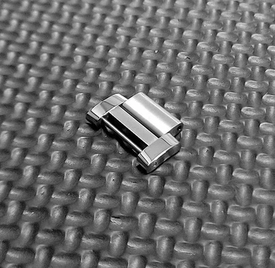 Genuine LOUIS VUITTON Tambour Q1D00 strap bracelet 1 link 18.5mm wide - Image 1 of 2