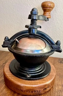 Molinillo de mano premium The Camano Coffee Mill Foto 1 de 4