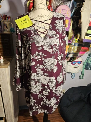 Vestido Speechless Talla XL Cambio Púrpura Transparente Floral Enrejado Cuello en V Campana Manga Larga Foto 1 de 4