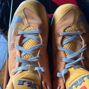 Size 11.5 - Nike LeBron 11 Atomic Orange - Picture 1 of 9