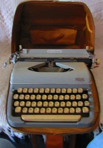 Macchina da scrivere e custodia vintage Royal Administrator - Foto 1 di 7