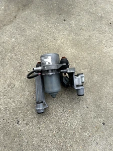 2014-2019 C7 Corvette OEM Vacuum Pump Assembly 22990902 - Foto 1 di 4