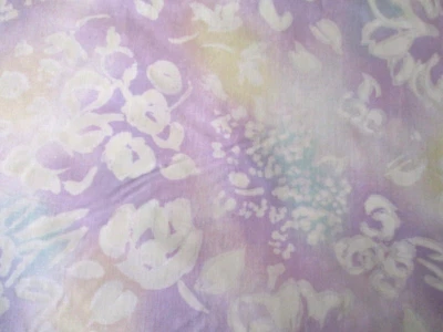 7 YDS 58" ANCHO LILA BATIK LOOK FLORAL 100% ALGODÓN Foto 1 de 4