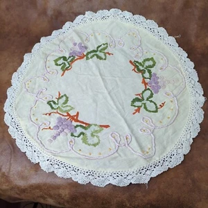 Vintage White Doily Doilies Linen Center Embroidered Crocheted 21 Inches Round - Picture 1 of 4
