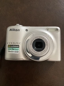 Nikon Coolpix L25 Silver 10MP Digital Camera Excellent condition 5x Zoom Small - Picture 1 of 8