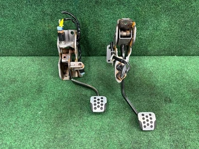 🛑 Pedal de freno y embrague Infiniti G35 2003-2008 transmisión manual MT de 6 velocidades OEM Foto 1 de 4